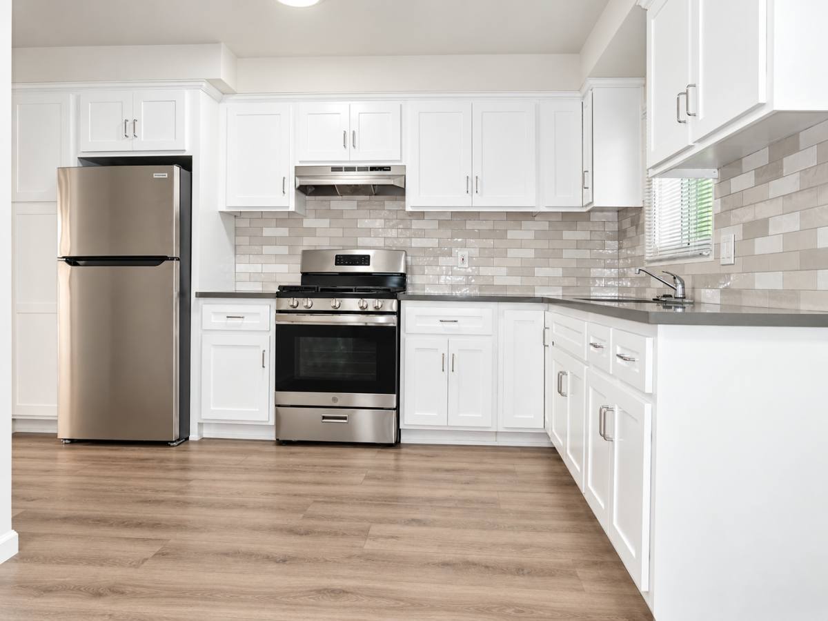Apartment for rent at 812 Larch St, Inglewood, CA 90301