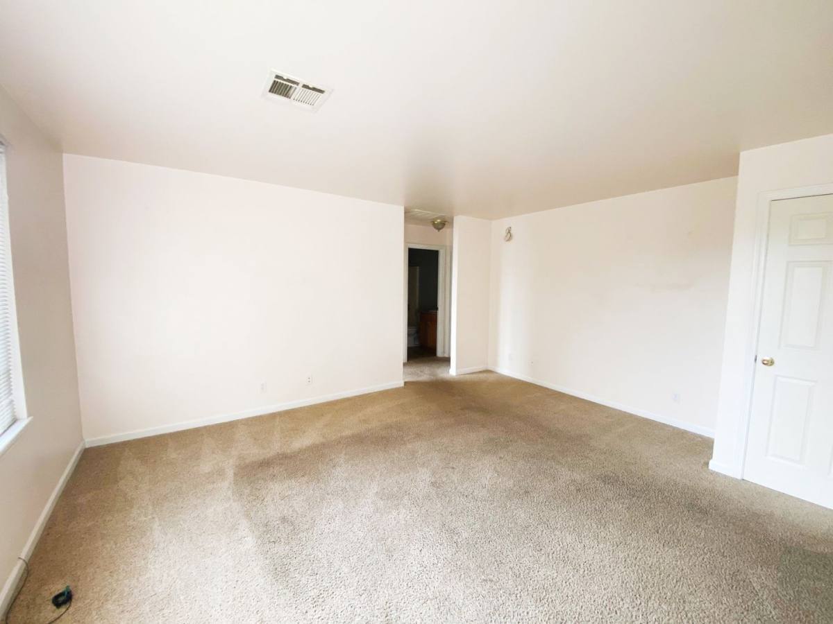 1920 & 1922 NE Commercial Ave, Roseburg, OR 97470 - Apartment for Rent - Image 4