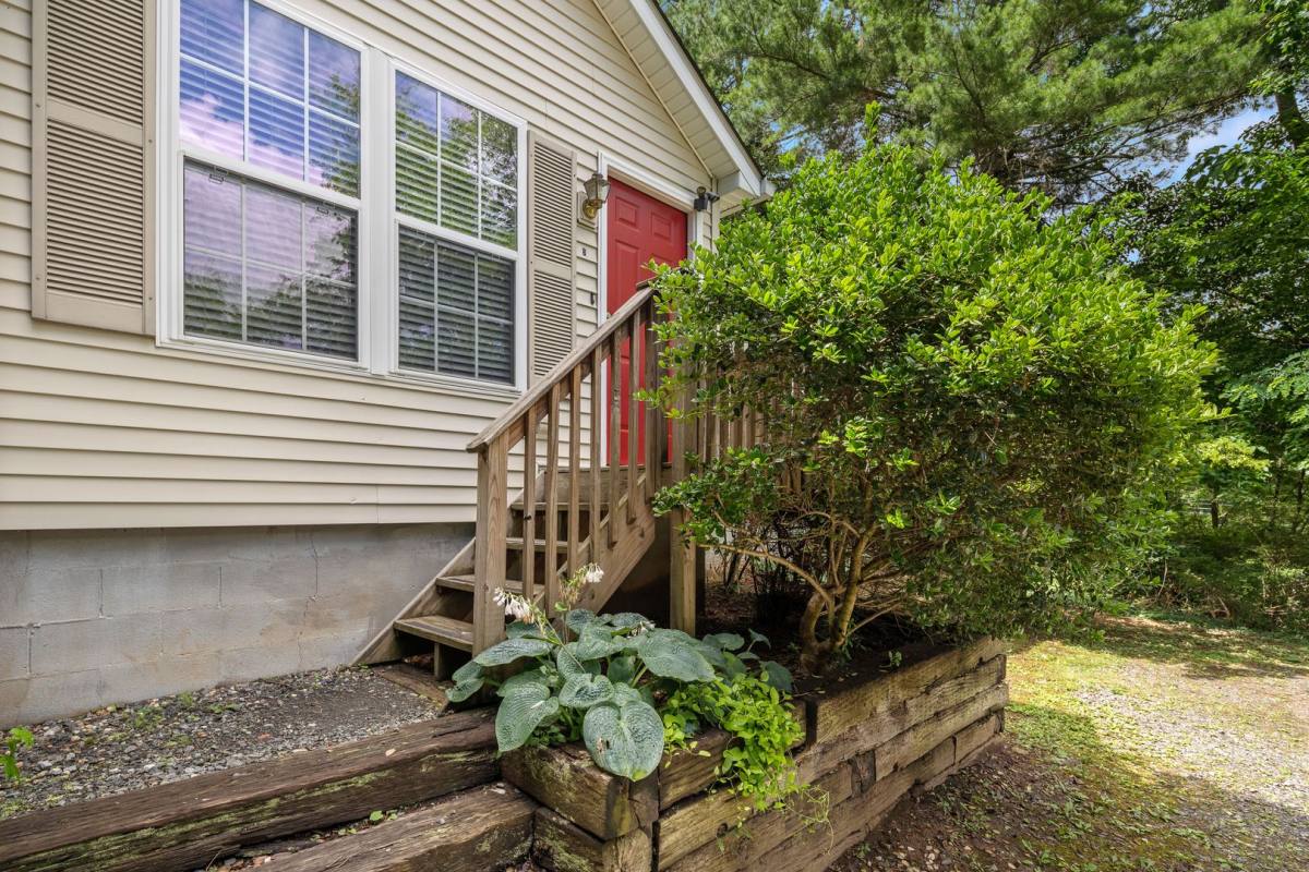305 Rosscraggon Rd #B, Arden, NC 28704 - Townhouse for Rent - Image 2