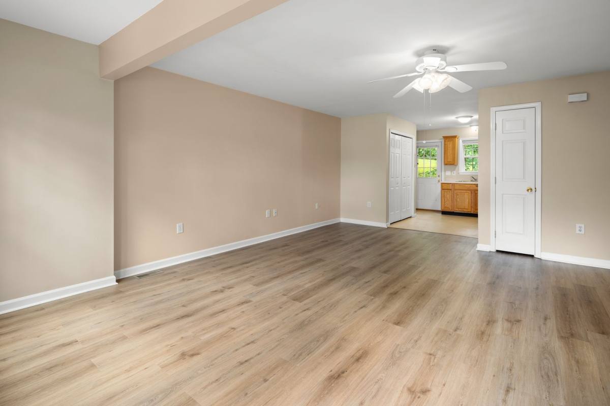 305 Rosscraggon Rd #B, Arden, NC 28704 - Townhouse for Rent - Image 4