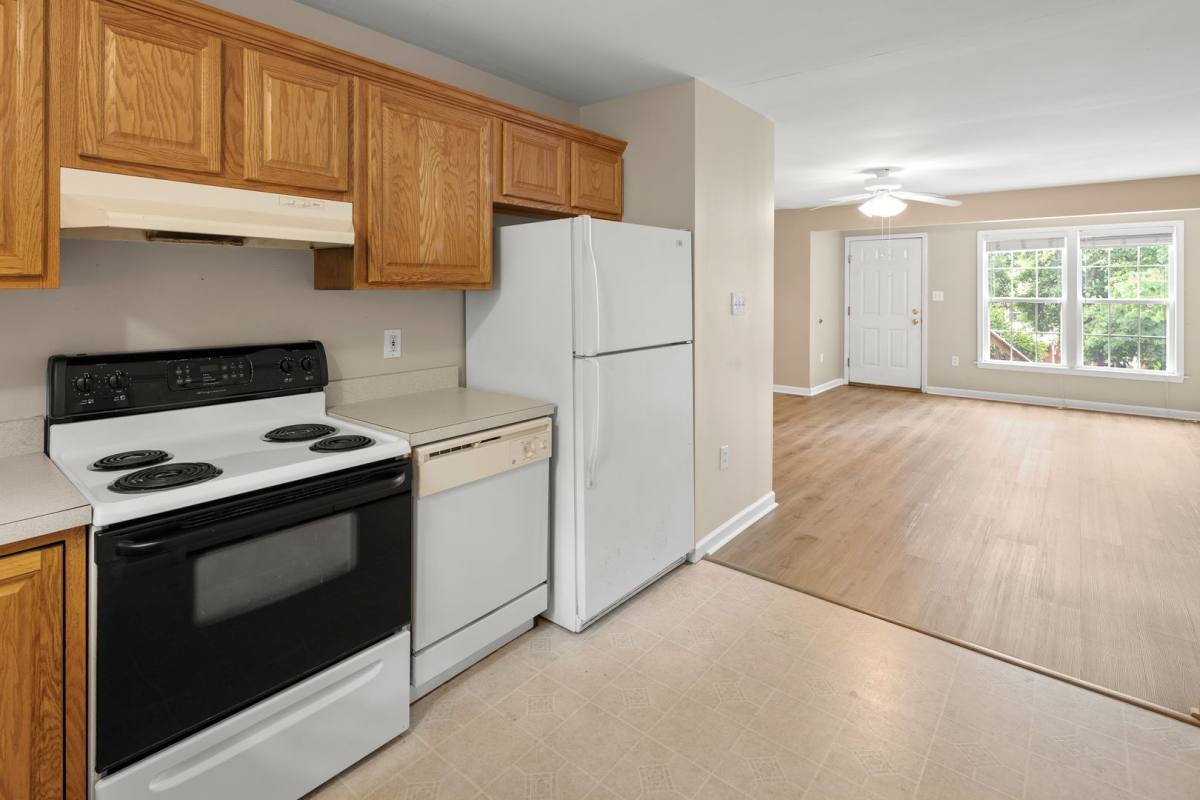 305 Rosscraggon Rd #B, Arden, NC 28704 - Townhouse for Rent - Image 8