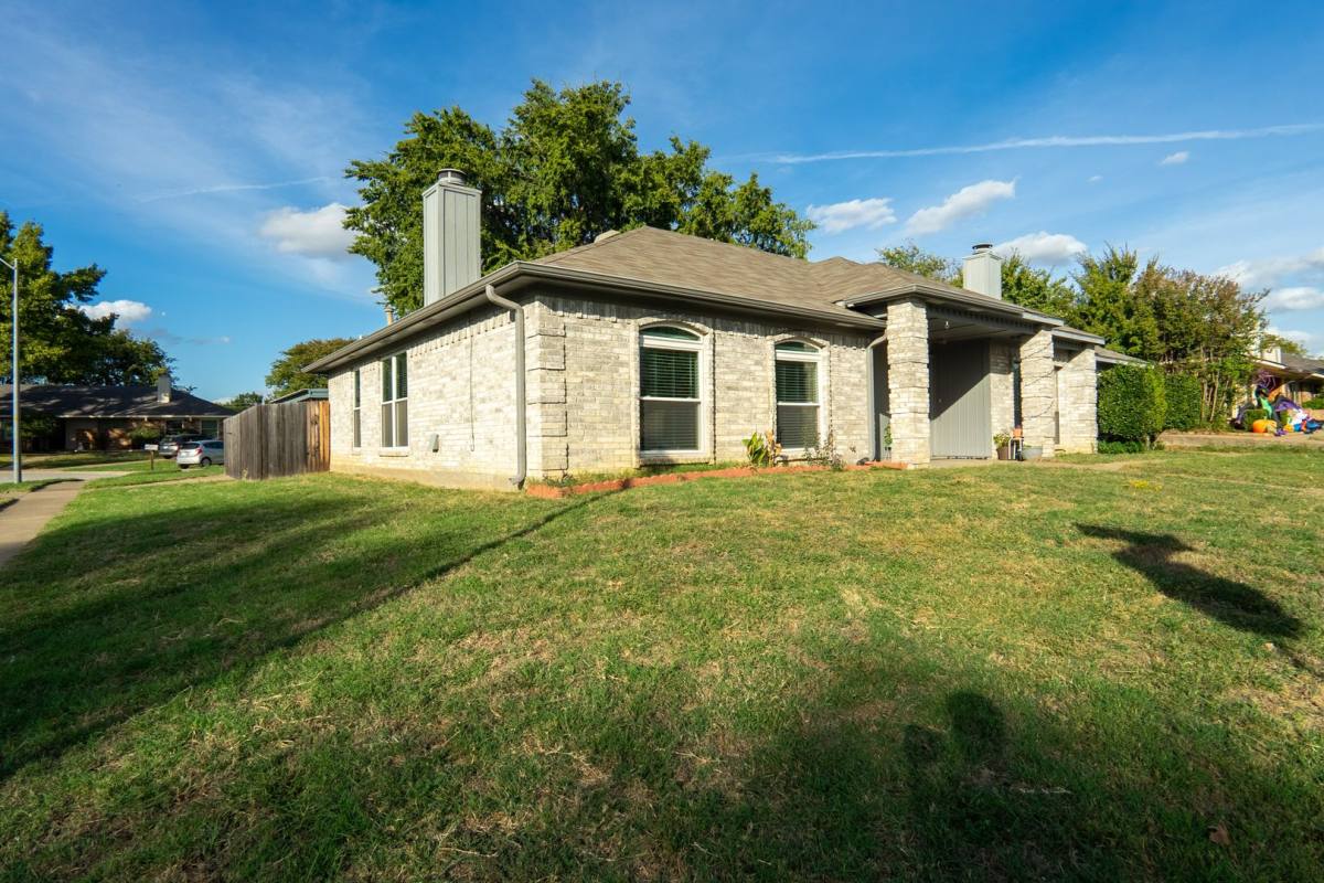 House for rent at 114 Glade Shadow Dr, Euless, TX 76039