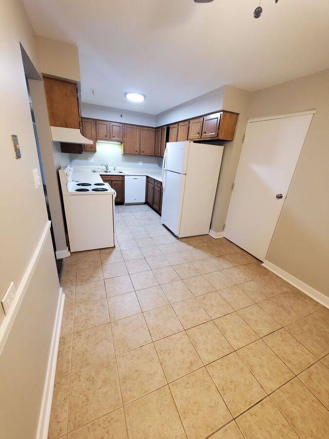 4 Walker Ave #201-U, Clarendon Hills, IL 60514 - Apartment for Rent - Image 2