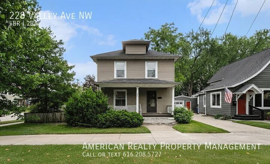 House for rent at 228 Valley Ave NW, Grand Rapids, MI 49504