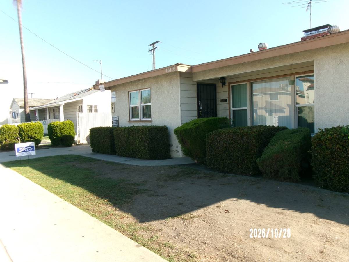 Townhouse for rent at 16116 Woodruff Ave, Bellflower, CA 90706