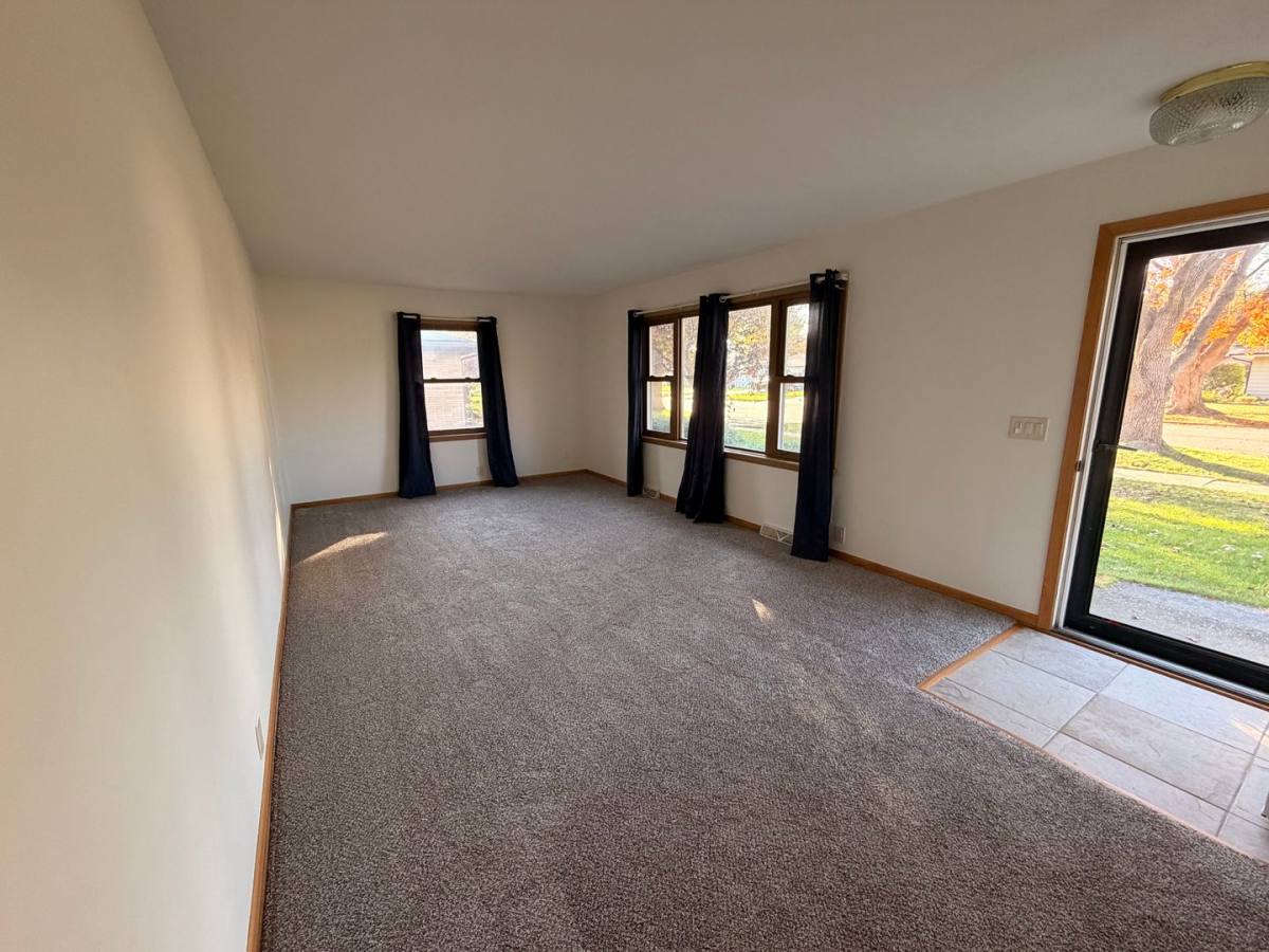 House for rent at 2276 S Hawthorne Park Dr, Janesville, WI 53545