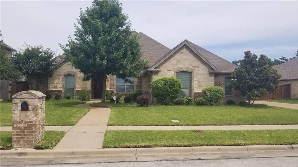 House for rent at 3803 Denise Court, Arlington, TX 76001