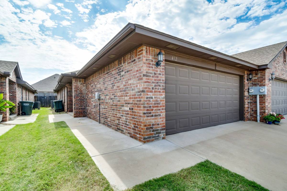 341 Chalk Hill Court, Edmond, OK 73003 - House for Rent - Image 2