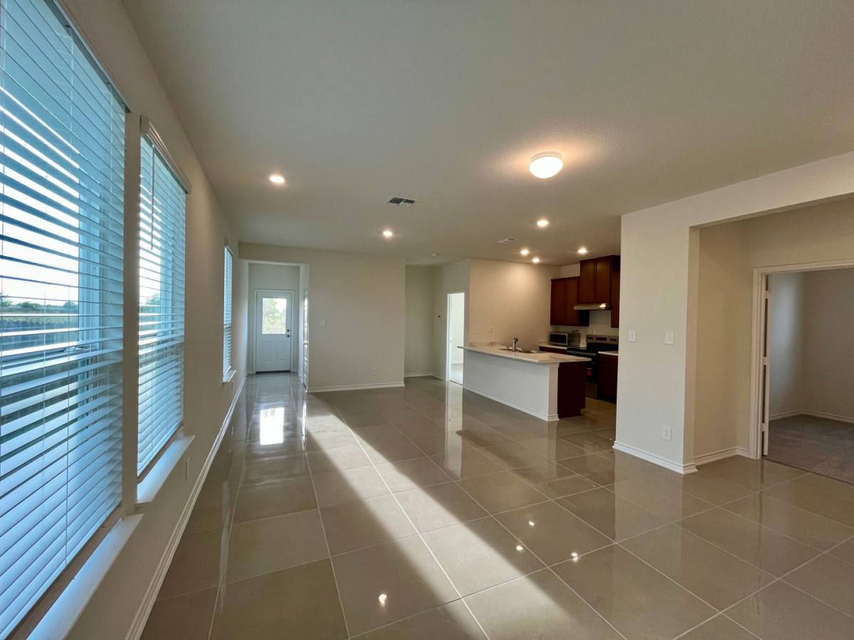 4125 Woodside Dr, Seguin, TX 78155 - House for Rent - Image 2