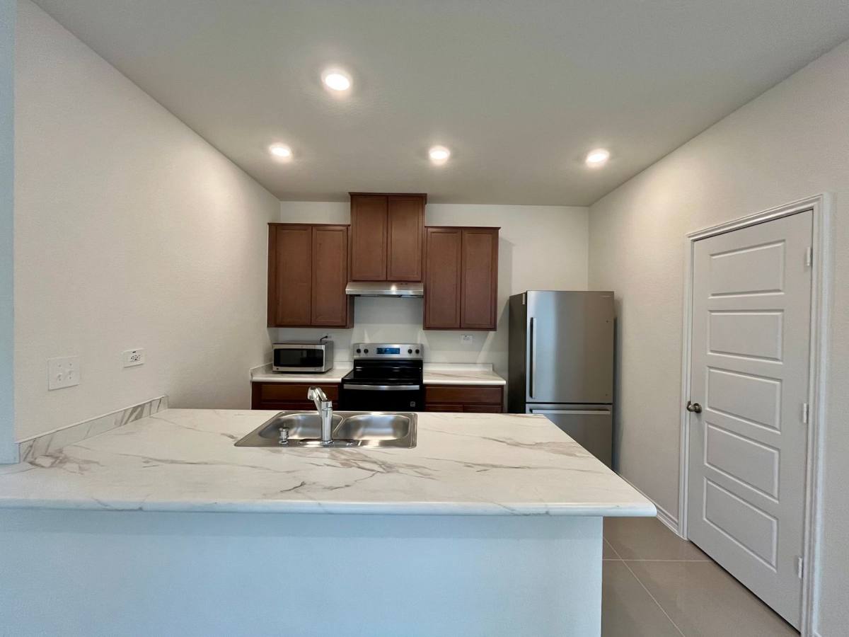 4125 Woodside Dr, Seguin, TX 78155 - House for Rent - Image 4