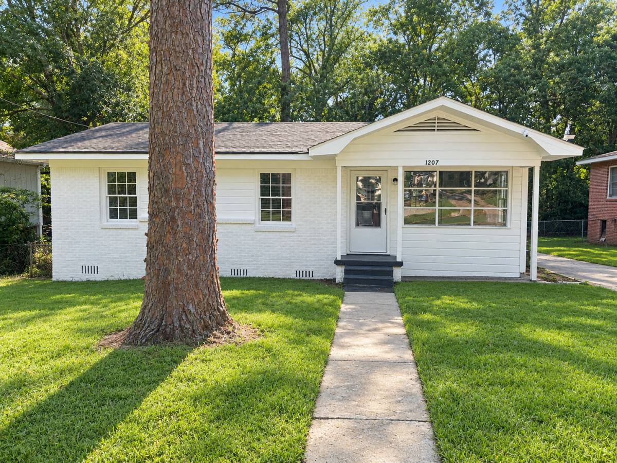House for rent at 1207 Oak Lane Circle W, Mobile, AL 36618