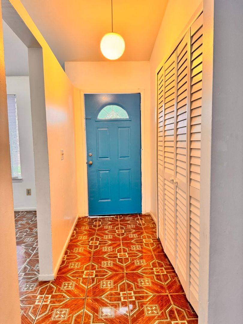 516 Aquatic Dr, Atlantic Beach, FL 32233 - Townhouse for Rent - Image 2