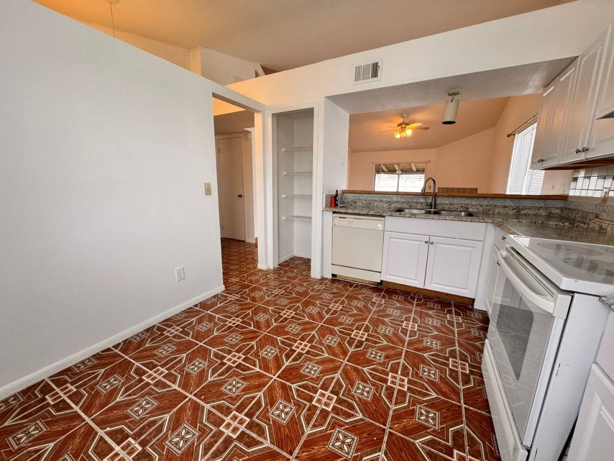 516 Aquatic Dr, Atlantic Beach, FL 32233 - Townhouse for Rent - Image 3