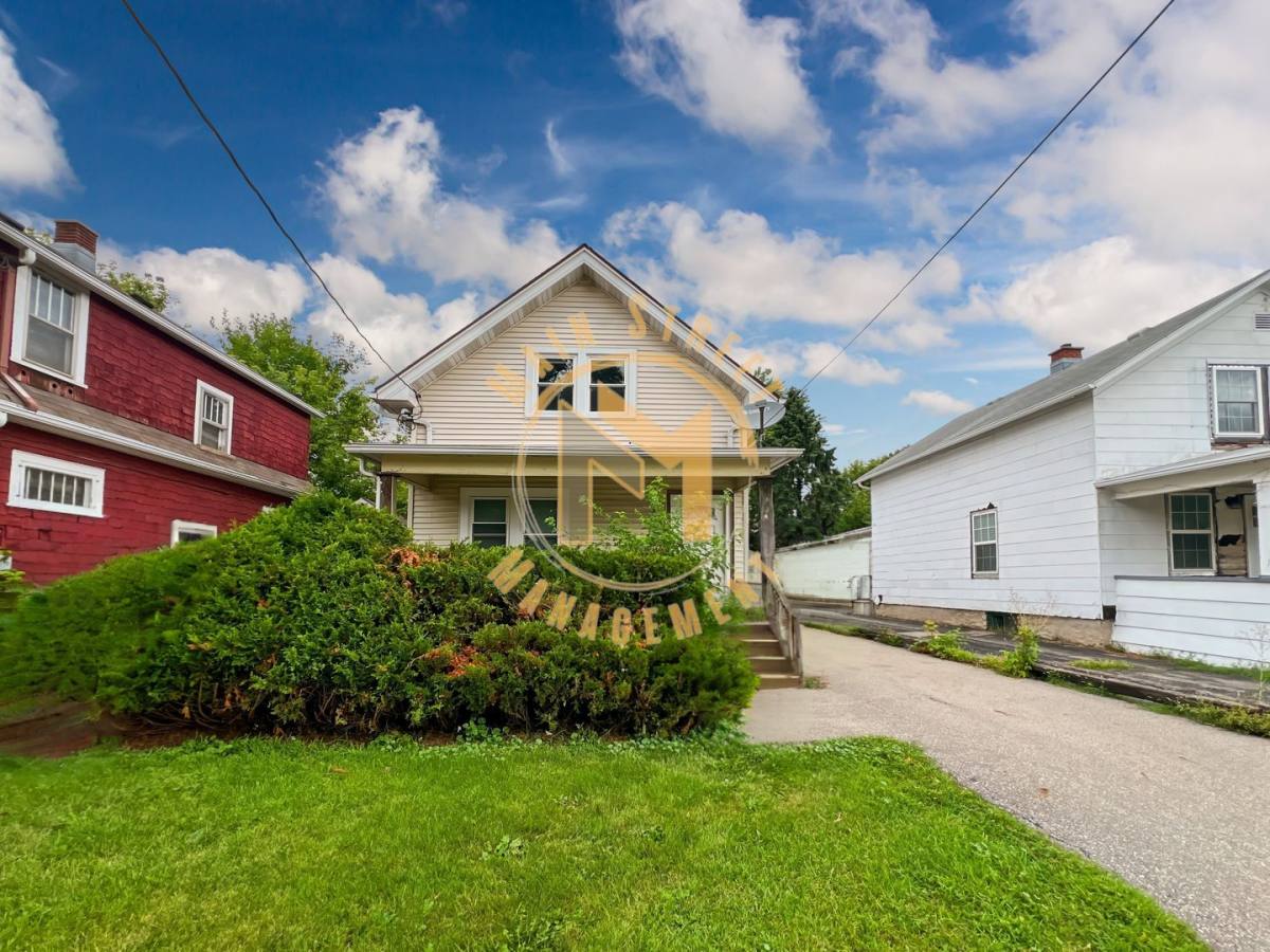 608 2nd St, Menasha, WI 54952 - Townhouse for Rent