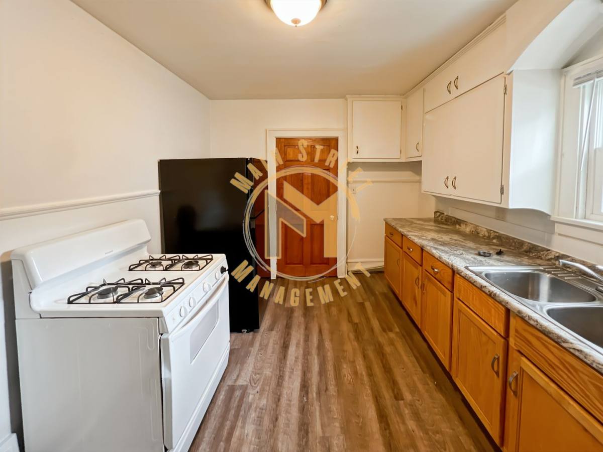 608 2nd St, Menasha, WI 54952 - Townhouse for Rent - Image 3