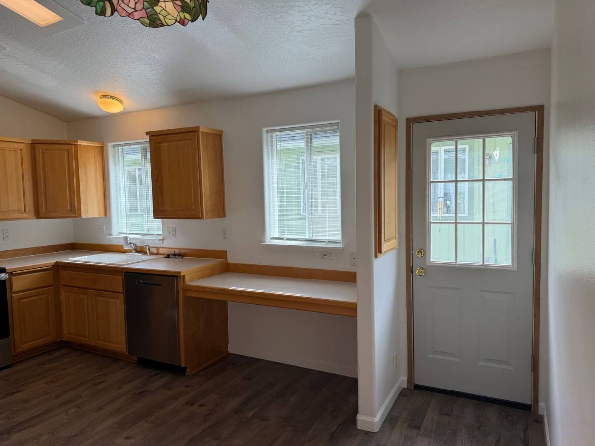 5542 E St, Springfield, OR 97478 - House for Rent - Image 8