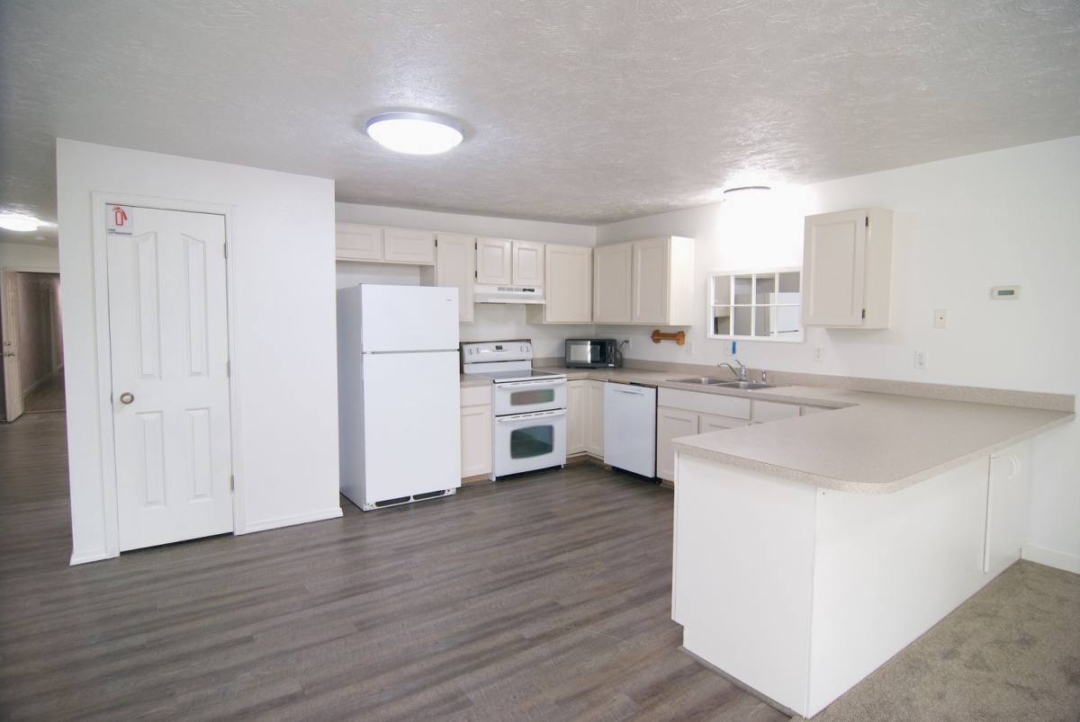 37 W Main St, Rexburg, ID 83440 - Apartment for Rent - Image 3