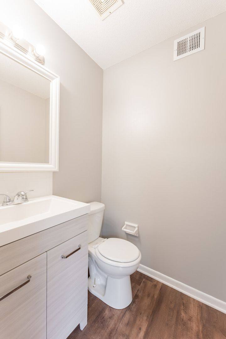 Wornall Place & Townhomes, 8718 Wornall Rd, Kansas City, MO 64114 - Apartment for Rent - Image 9