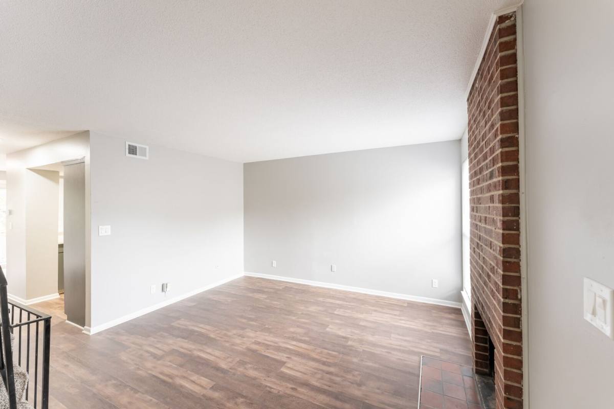 Wornall Place & Townhomes, 8718 Wornall Rd, Kansas City, MO 64114 - Apartment for Rent - Image 6