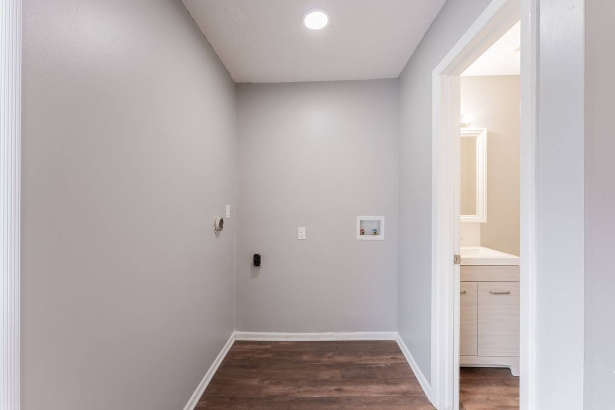 Wornall Place & Townhomes, 8718 Wornall Rd, Kansas City, MO 64114 - Apartment for Rent - Image 8