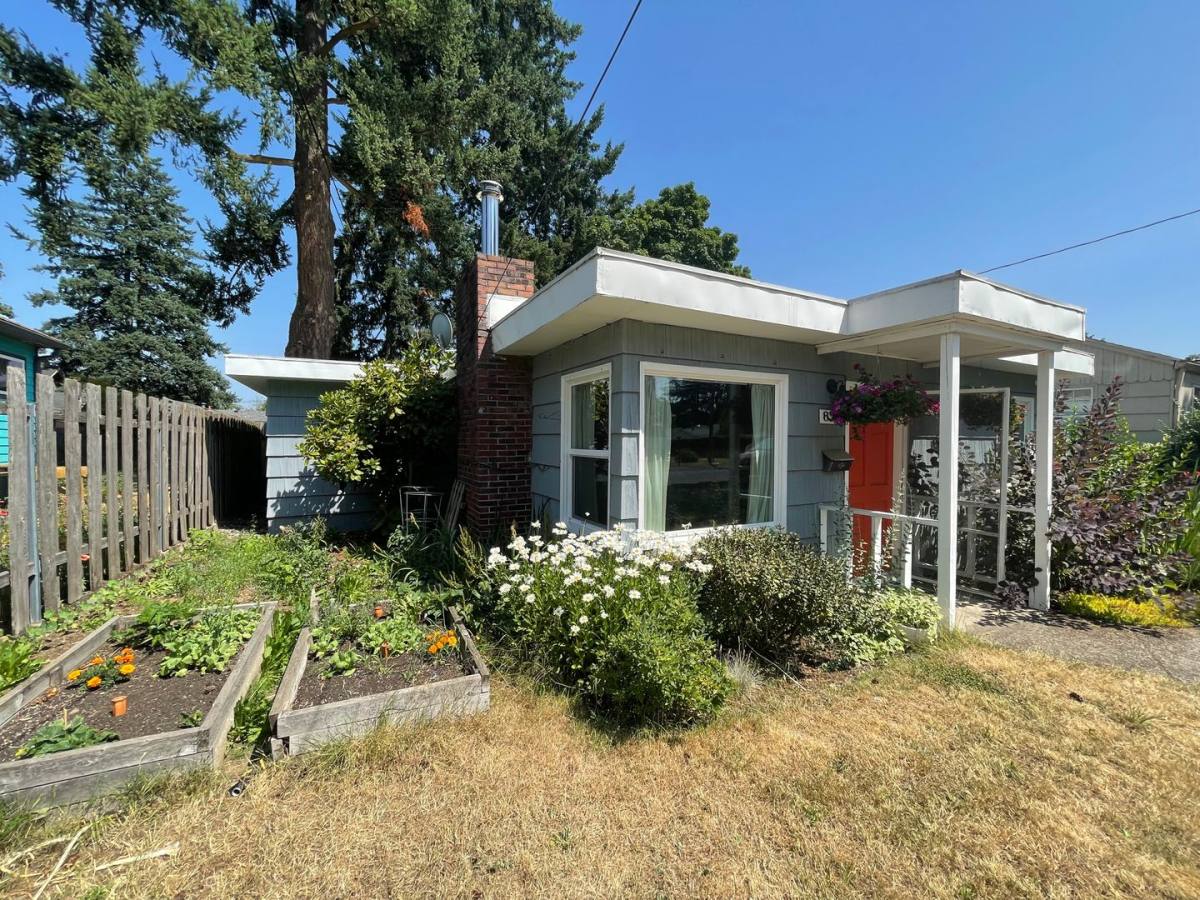 8306 SE 62nd Ave, Portland, OR 97206 - House for Rent - Image 2