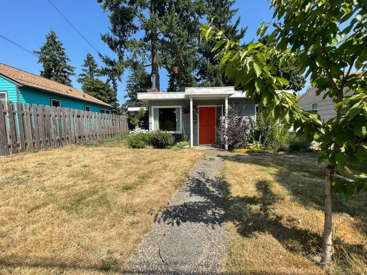 8306 SE 62nd Ave, Portland, OR 97206 - House for Rent - Image 3