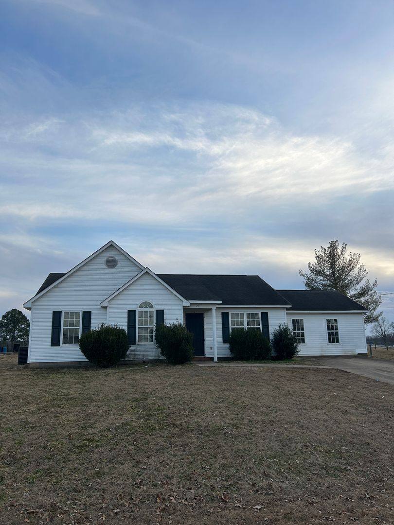 House for rent at 24 Rambling Creek Dr, Oakfield, TN 38362