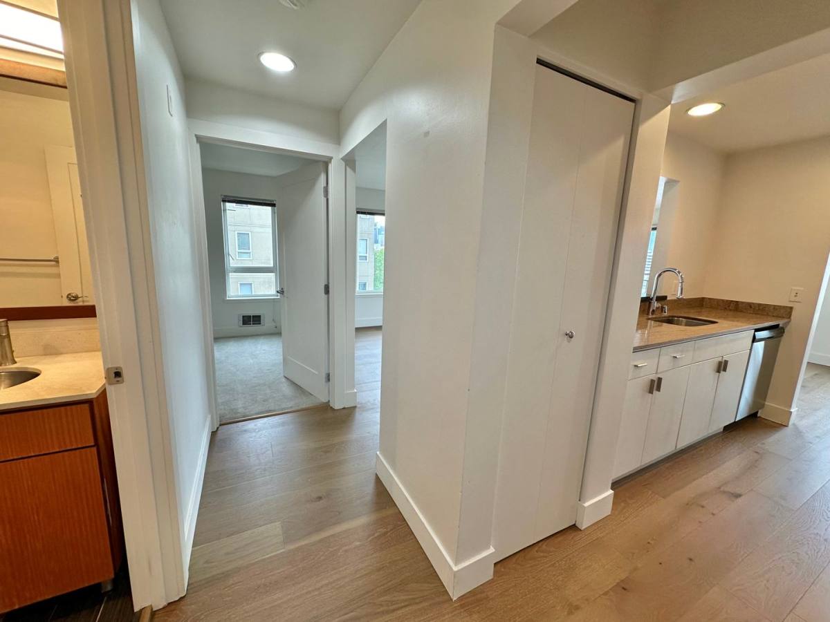 1711 E Olive Way #402, Seattle, WA 98102 - Condo for Rent - Image 7
