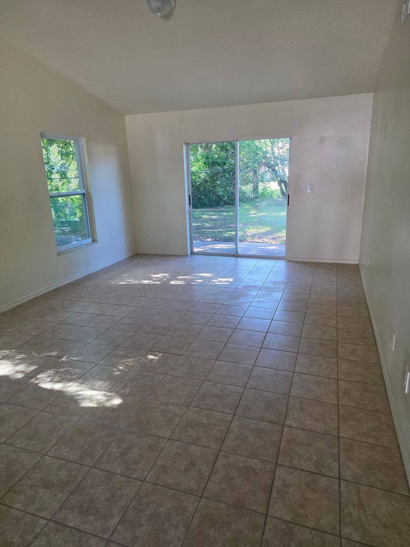 708 26th Ave E, Bradenton, FL 34208 - House for Rent - Image 3