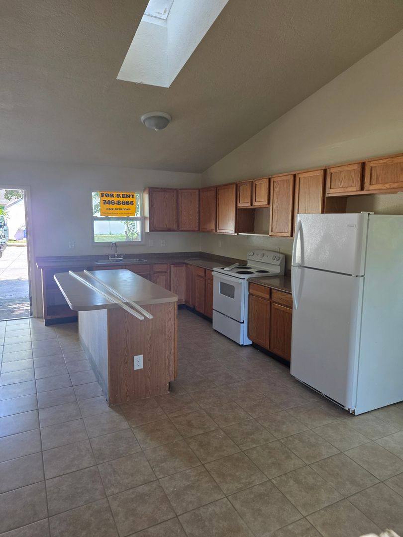 708 26th Ave E, Bradenton, FL 34208 - House for Rent - Image 4