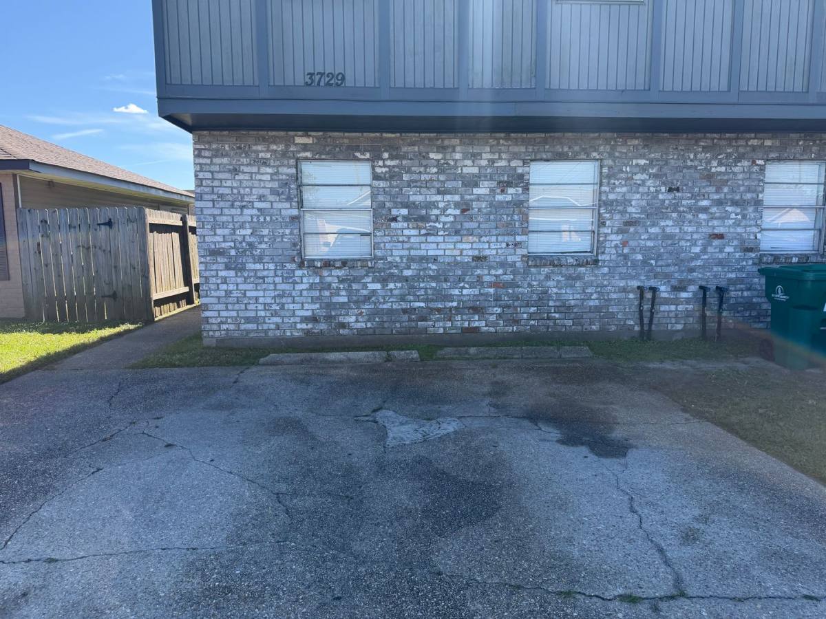 Townhouse for rent at 3729-B Sandy Lane, Harvey, LA 70058