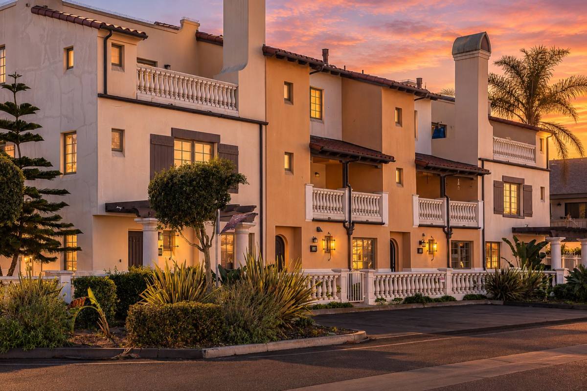 Condo for rent at 5104 Breakwater Way, Oxnard, CA 93035