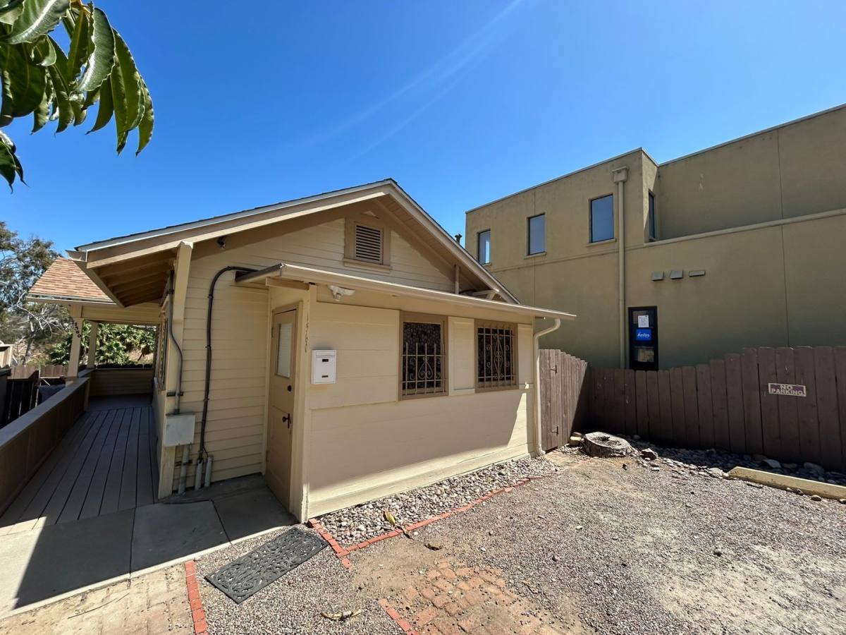 1560 10th Ave, San Diego, CA 92101 - Apartment for Rent - Image 2