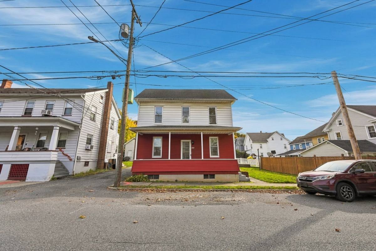 House for rent at 119 E Washginton St, Slatington, PA 18080