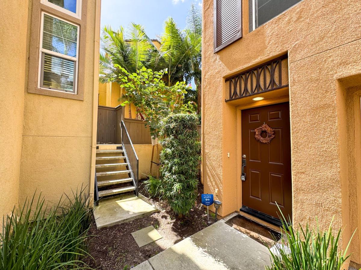 House for rent at 2696 Villas Way, San Diego, CA 92108