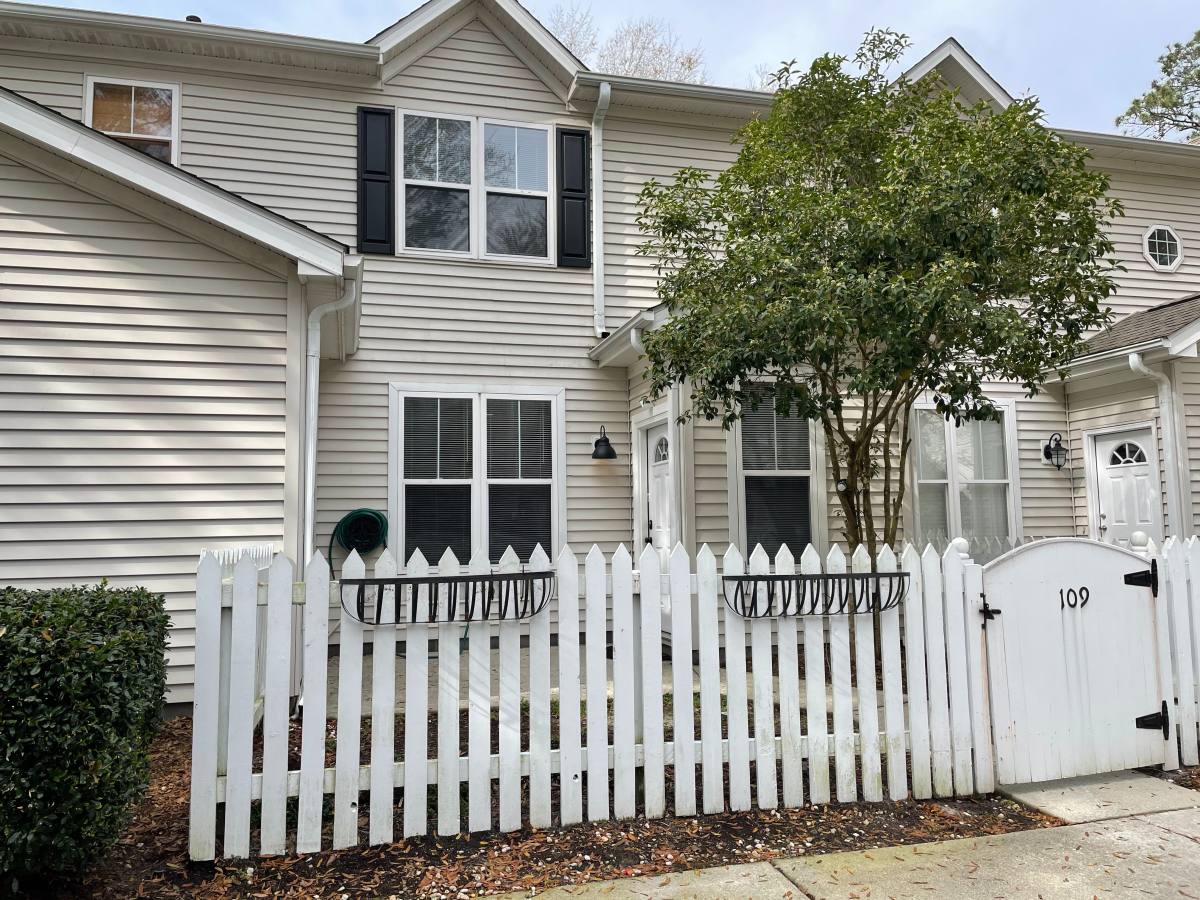 Townhouse for rent at 5813 Wrightsville Ave #109, Wilmington, NC 28403