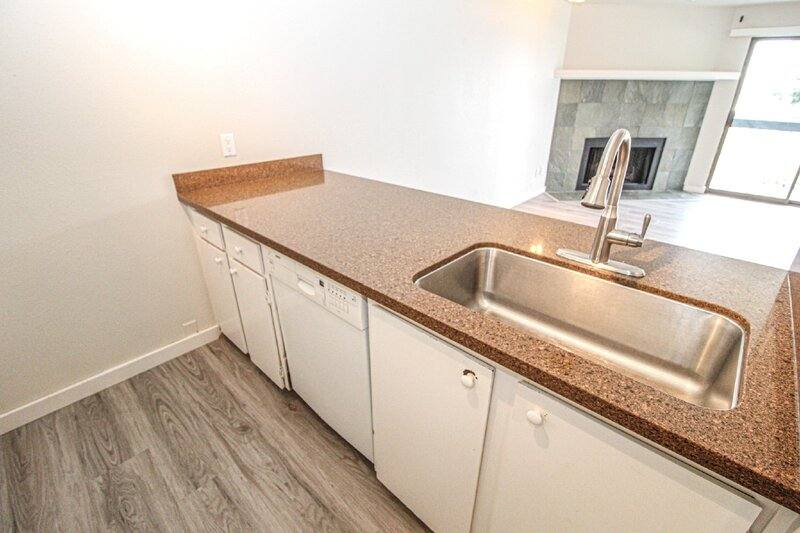 6627 Lakeview Dr #A-203, Kirkland, WA 98033 - Condo for Rent - Image 5