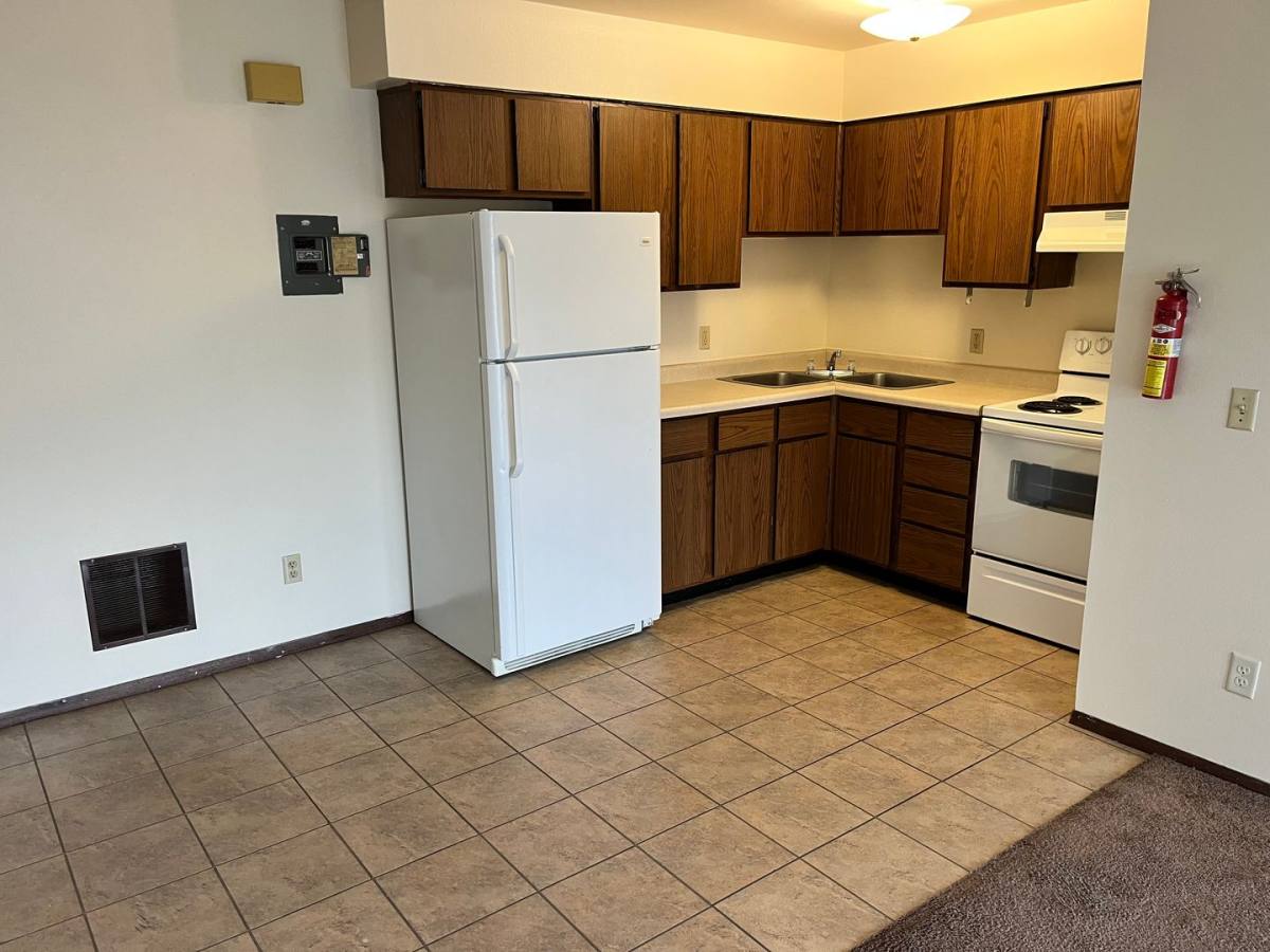 1016 W MacArthur Ave, Eau Claire, WI 54701 - Apartment for Rent