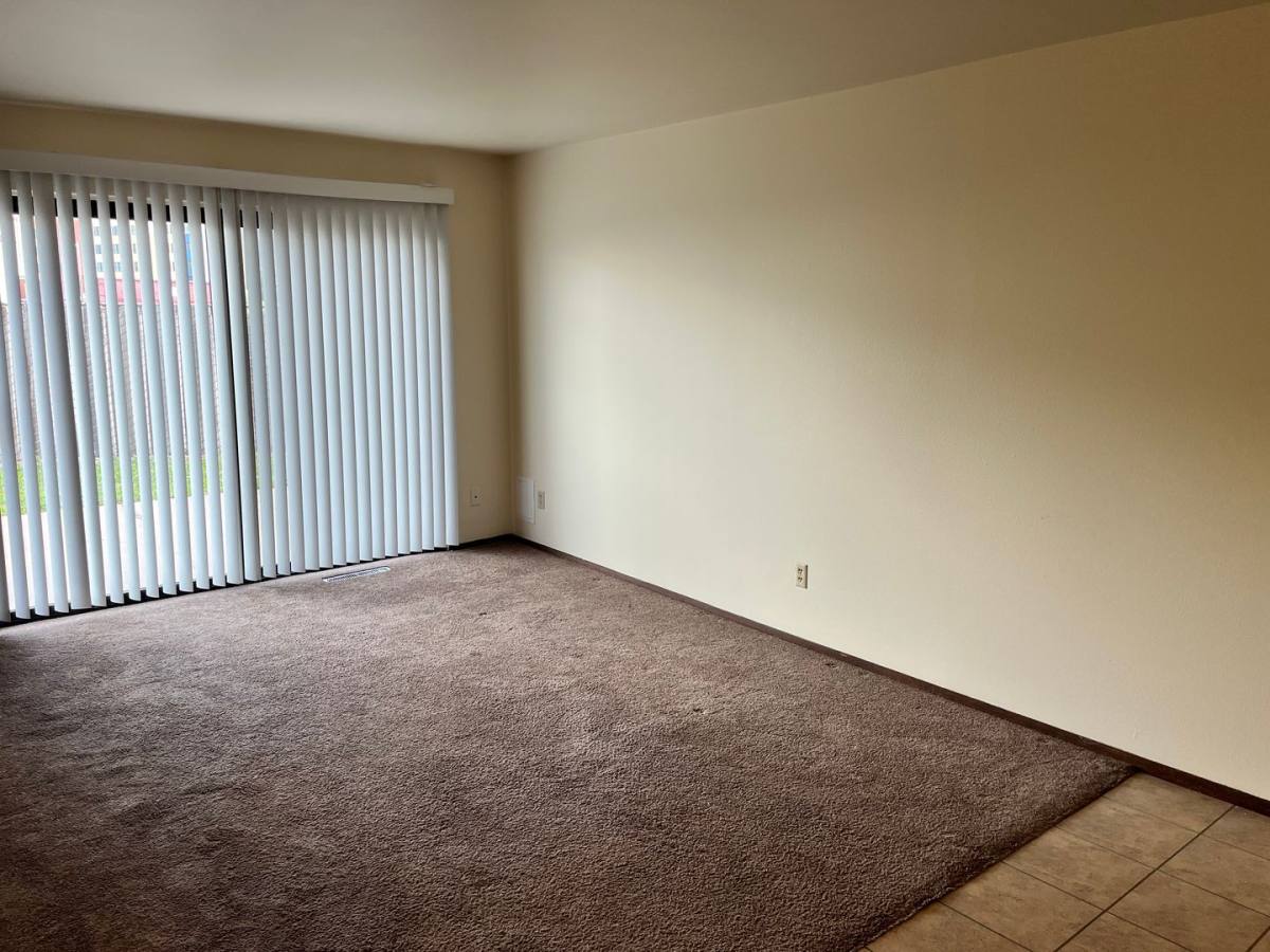 1016 W MacArthur Ave, Eau Claire, WI 54701 - Apartment for Rent - Image 2