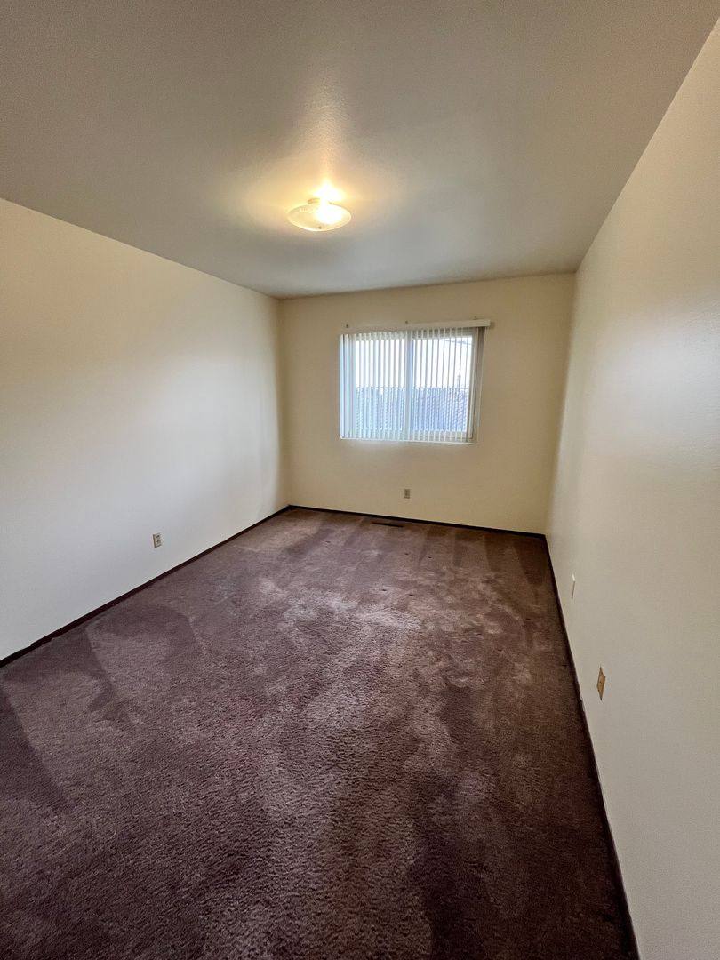 1016 W MacArthur Ave, Eau Claire, WI 54701 - Apartment for Rent - Image 3