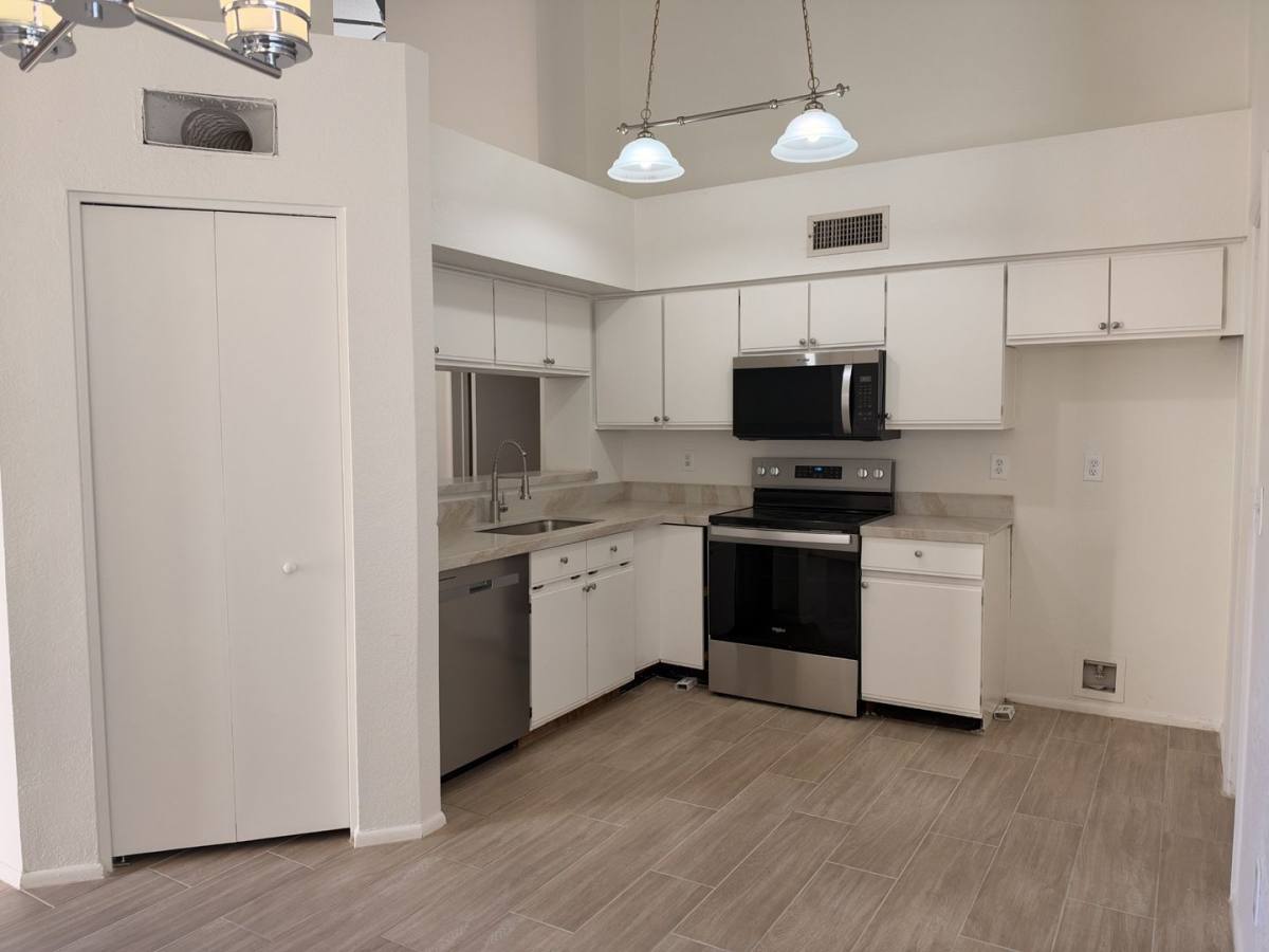 8938 W Fairmount Ave, Phoenix, AZ 85037 - House for Rent - Image 4