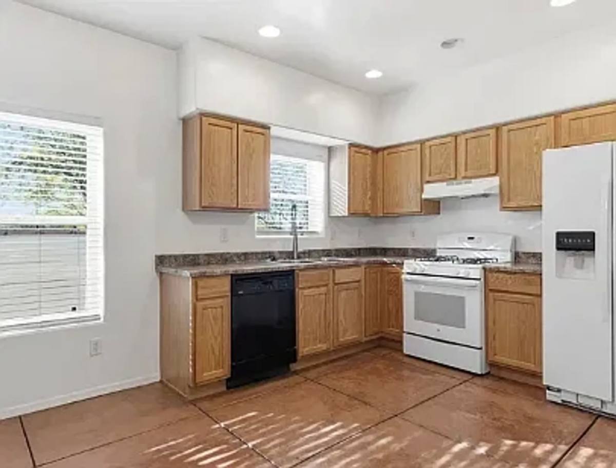 324 W 23rd St, Tucson, AZ 85713 - Apartment for Rent - Image 4