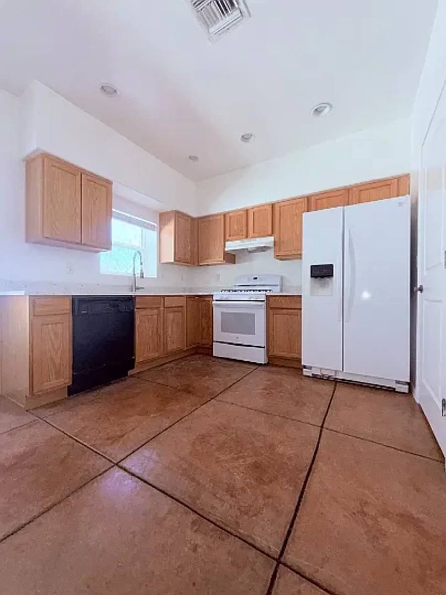 324 W 23rd St, Tucson, AZ 85713 - Apartment for Rent - Image 2