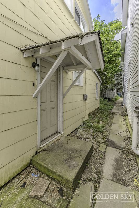 Apartment for rent at 805 W Main St #2, Muncie, IN 47305