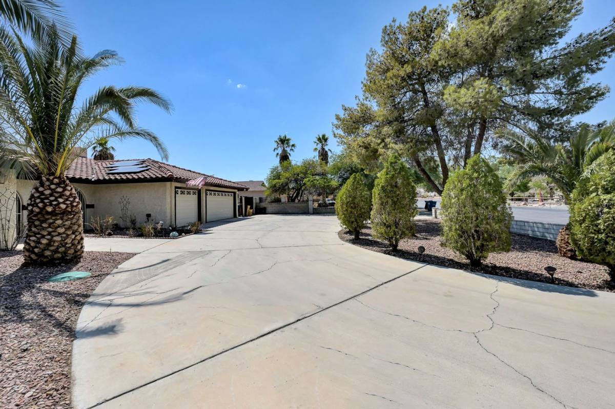 6975 O'Bannon Dr, Las Vegas, NV 89117 - House for Rent - Image 9