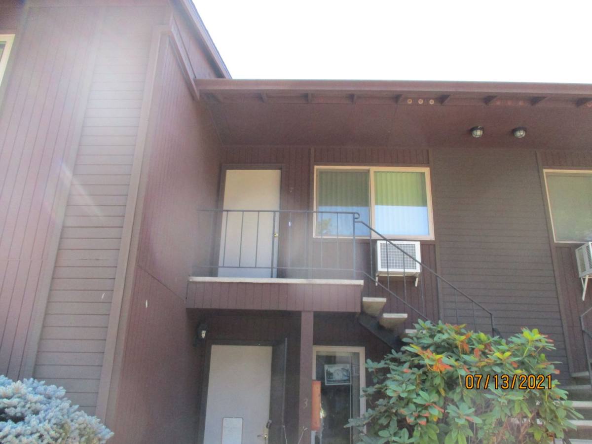 Apartment for rent at 432 W Umpqua St, Roseburg, OR 97471