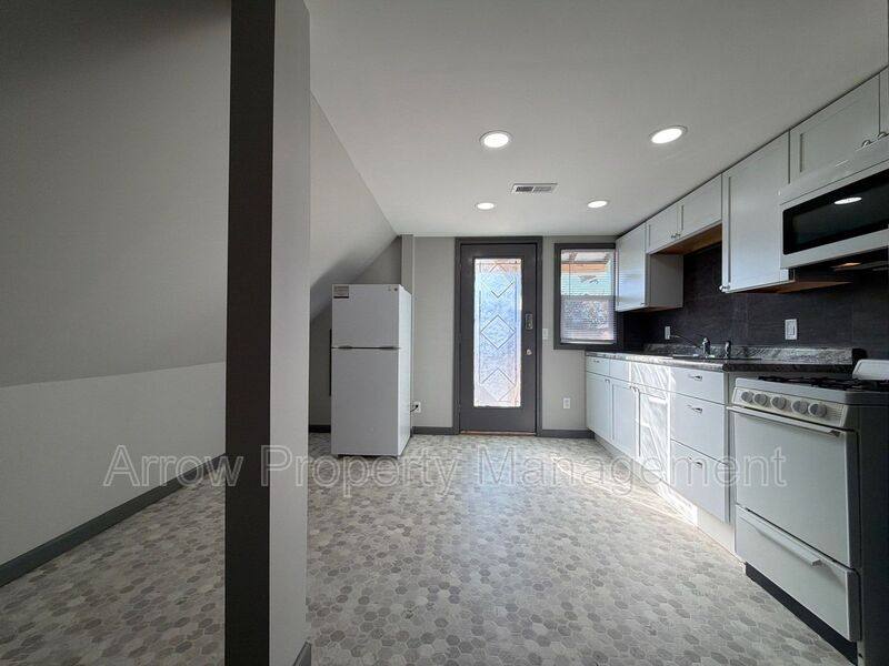 Apartment for rent at 1501 S 13th St #B, Lincoln, NE 68502