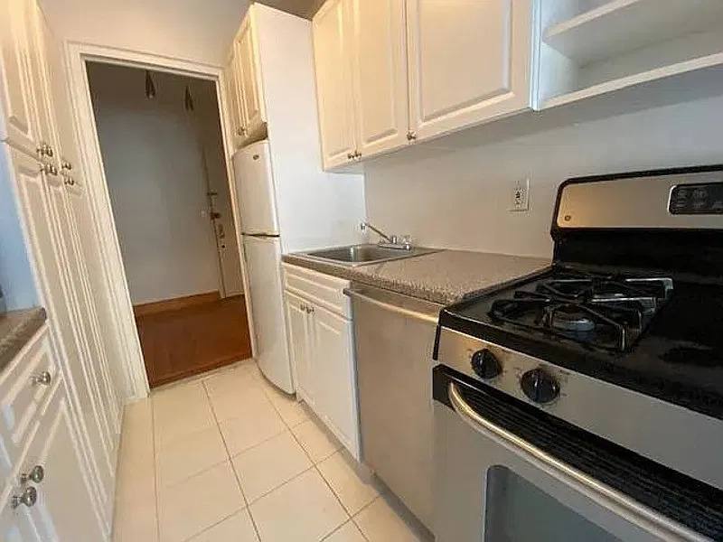Apartment for rent at 294 Main St #1, White Plains, NY 10601