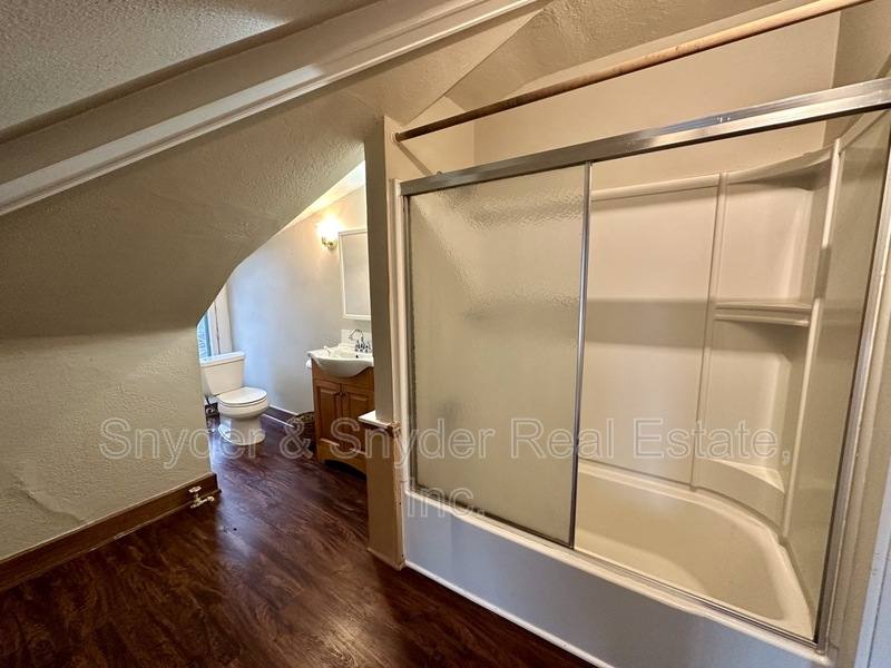 27 Casterton Ave, Akron, OH 44303 - Apartment for Rent - Image 4