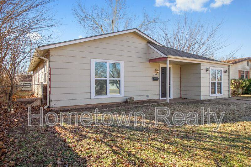 208 W 5th St, Edmond, OK 73003 - House for Rent - Image 2